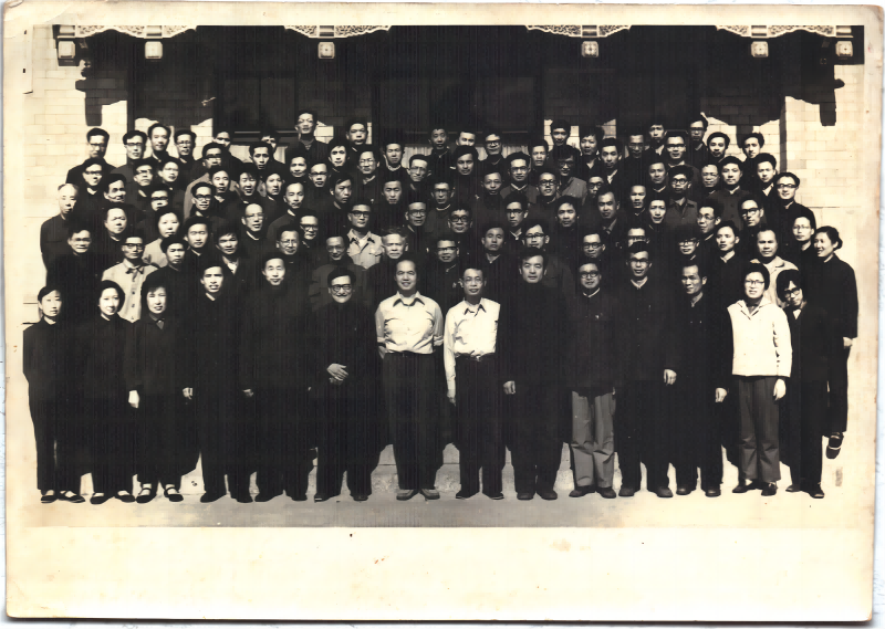 197905-07杨学恒在北京友谊宾馆参加李政道的物理学前沿培训 - 副本(1).png