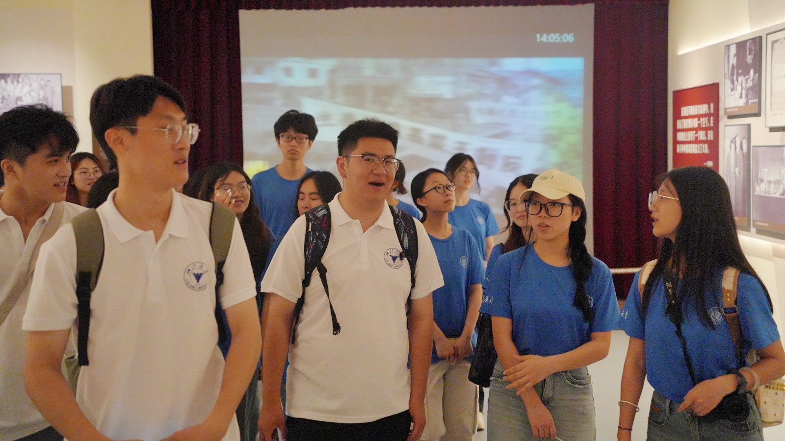 1721650059711187.jpg 外国语学院暑期社会实践团-在红岩纪念馆_副本.jpg