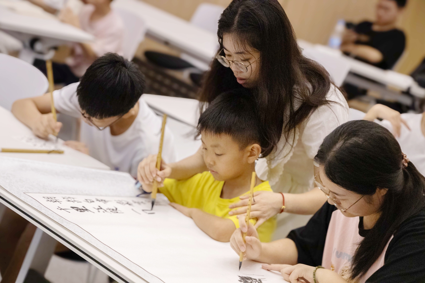 1721650537847506.jpg “电能学堂·智润诗城”实践团-书法课堂_副本.jpg