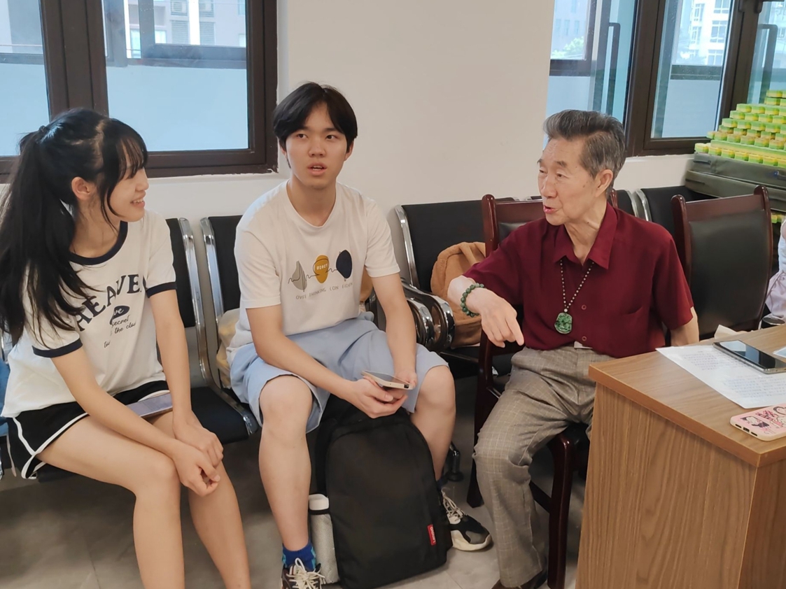 1721650741841859.jpg “渝见川剧”实践团+走访川剧非遗传承人孙宗燊老师_副本.jpg