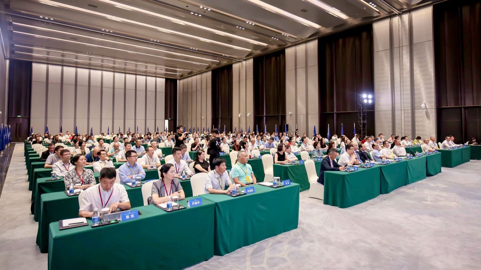1727661577188318.jpg 10.上午主会场.jpg