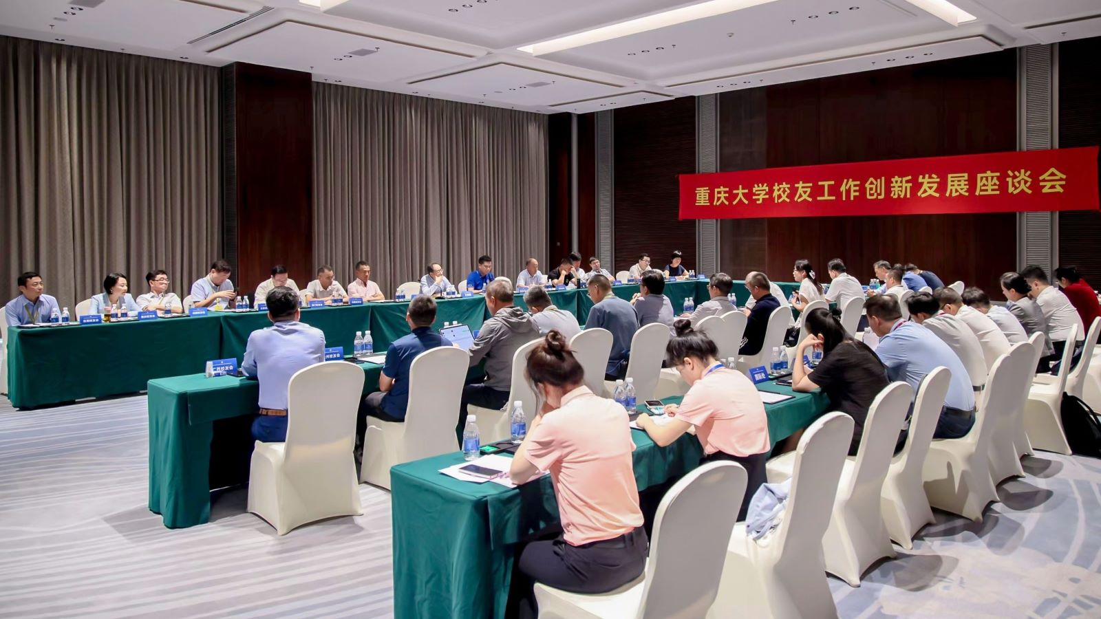 1727661592129050.jpg 11.座谈会全景.jpg