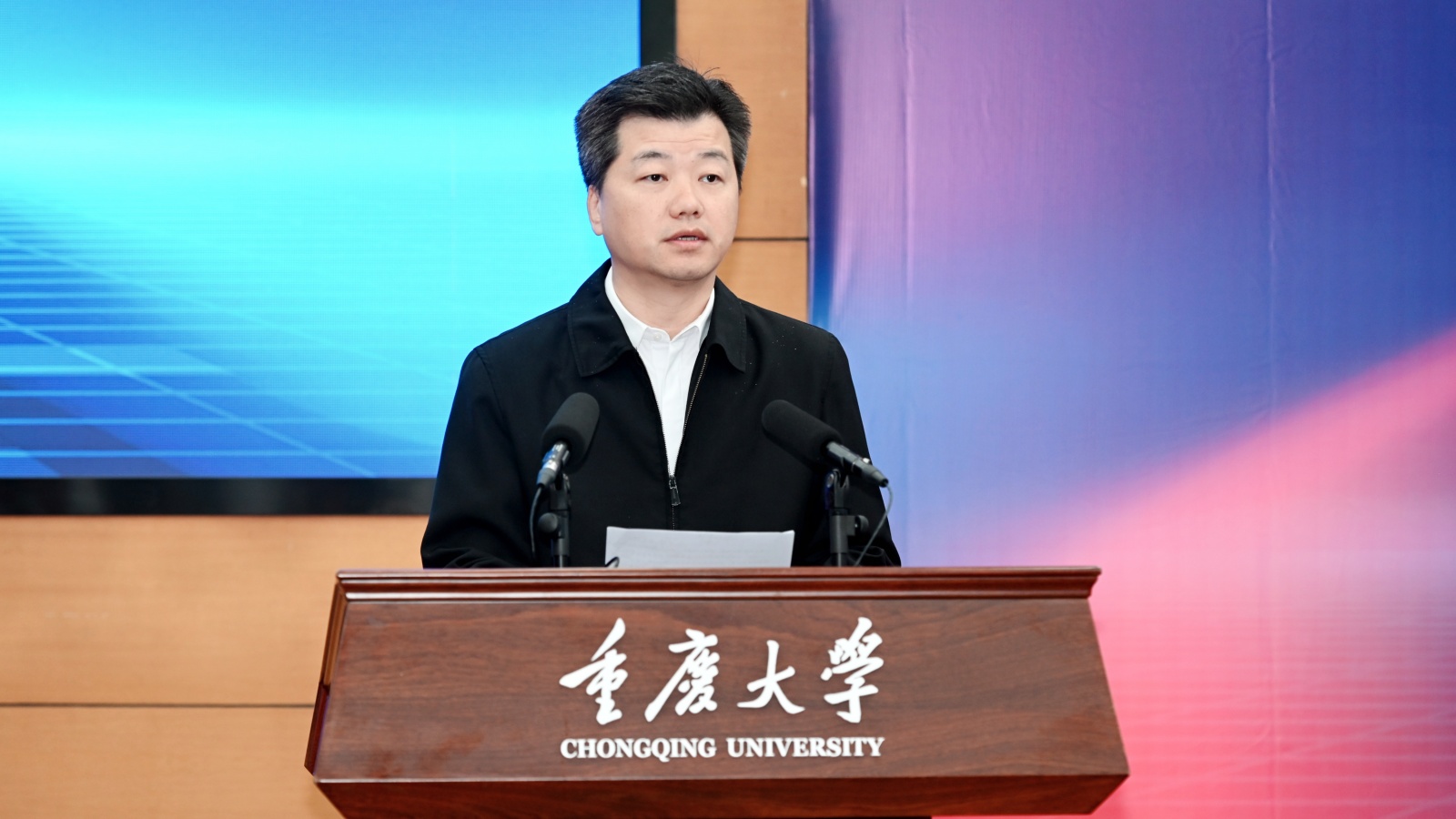 4:沙坪坝区人民政府副区长凌健_副本.jpg
