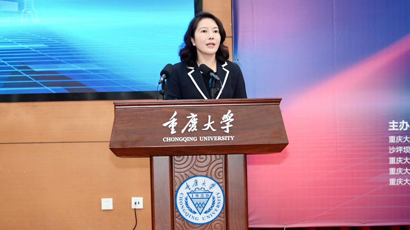 5:重庆市教委科学技术处处长刘畅_副本.jpg