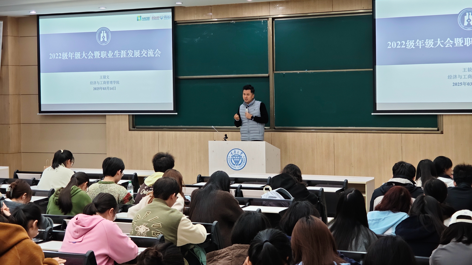 年级大会1.jpg