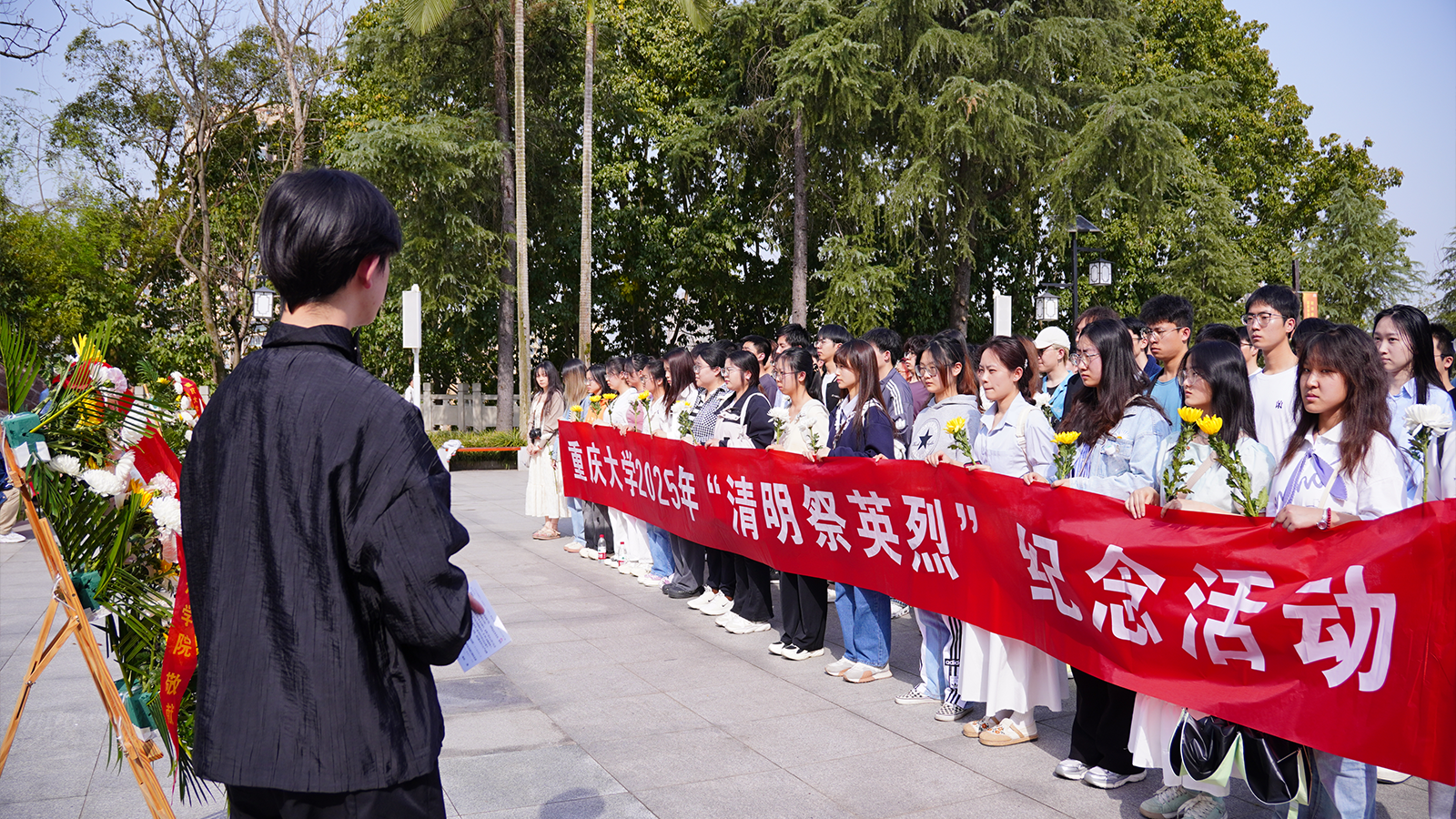 8.主持活动进行.png