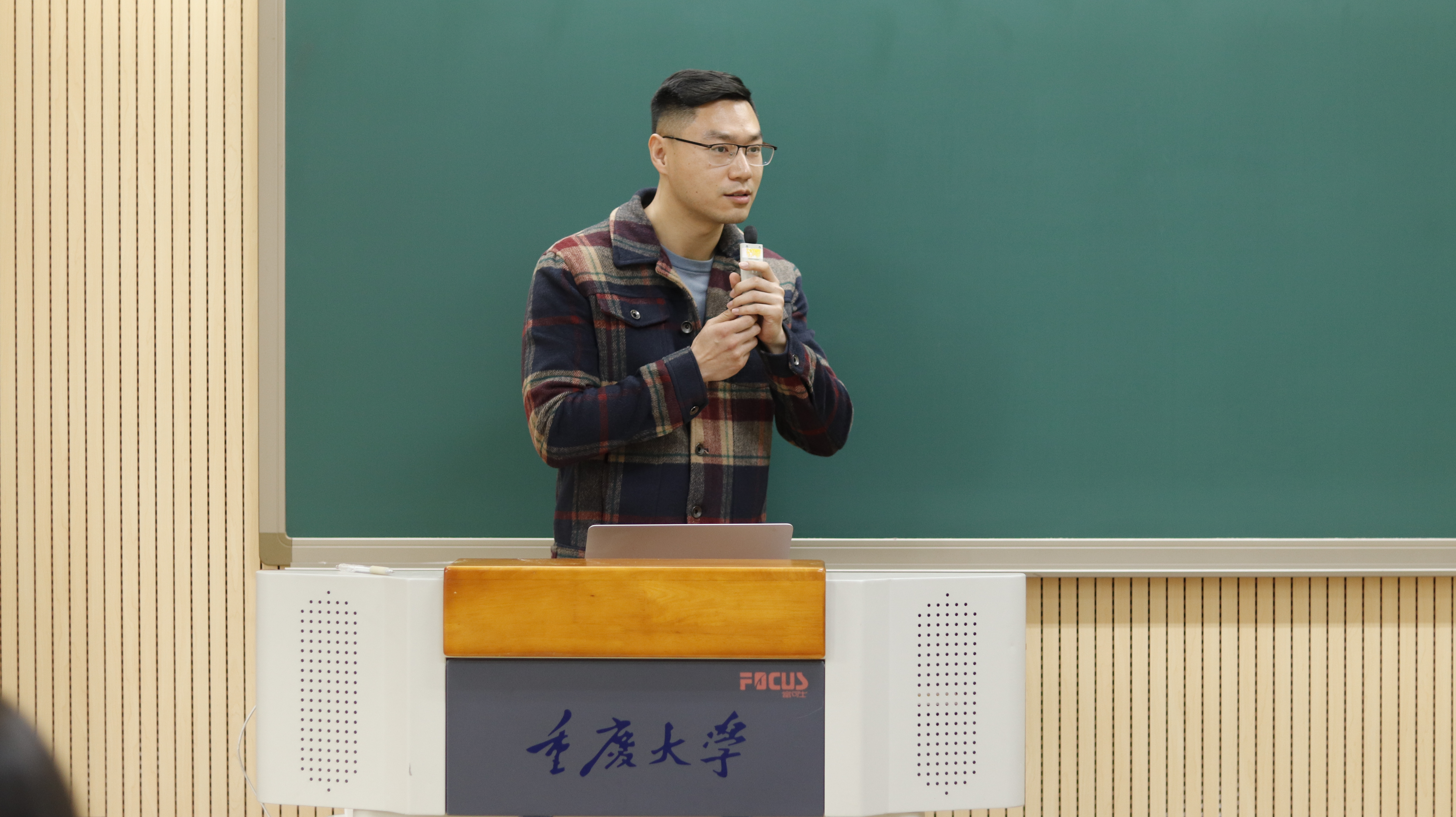 刘鹏副教授讲授论文写作技巧与思维.JPG