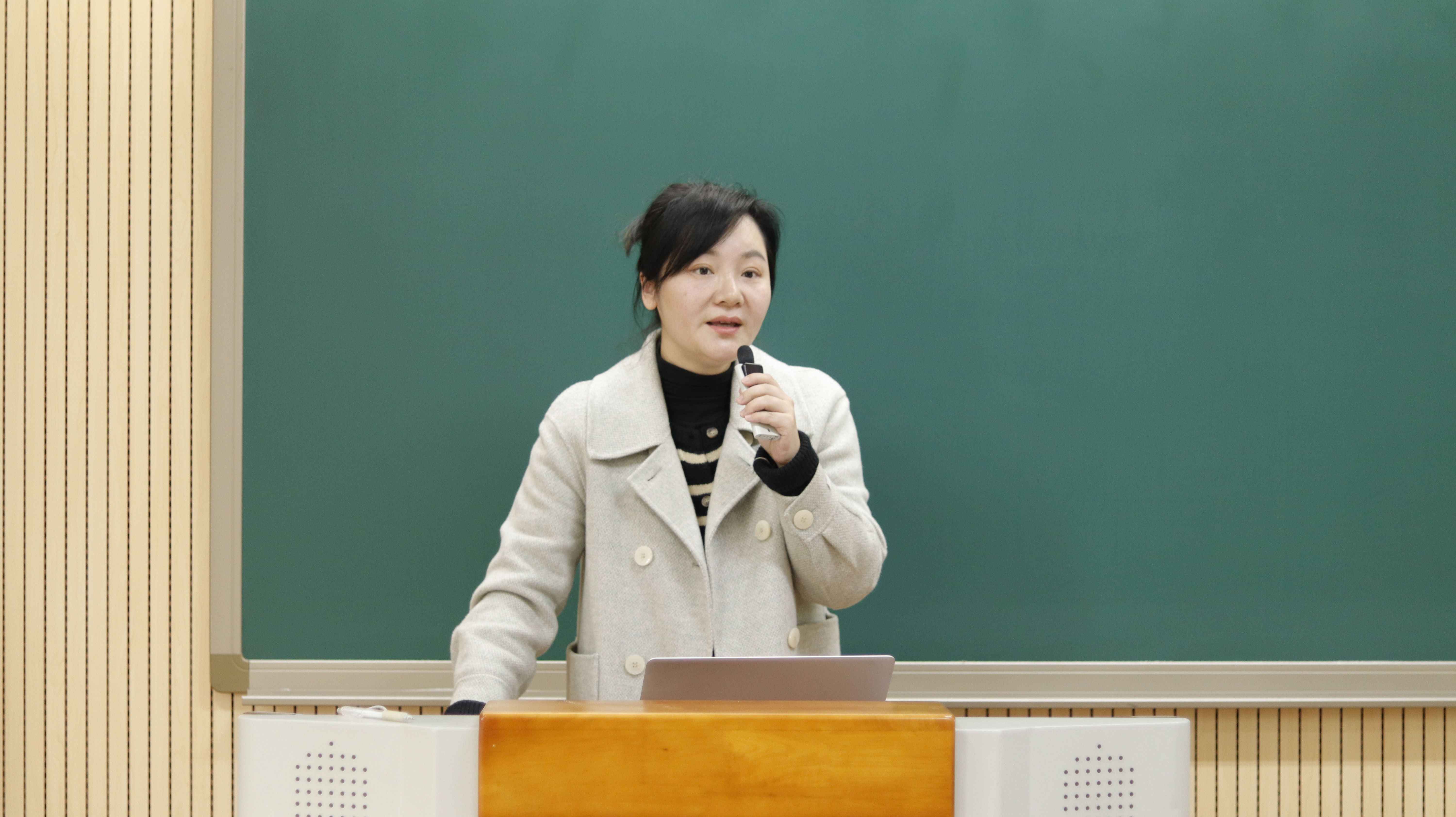 吴晶主任培训演讲技能.JPG