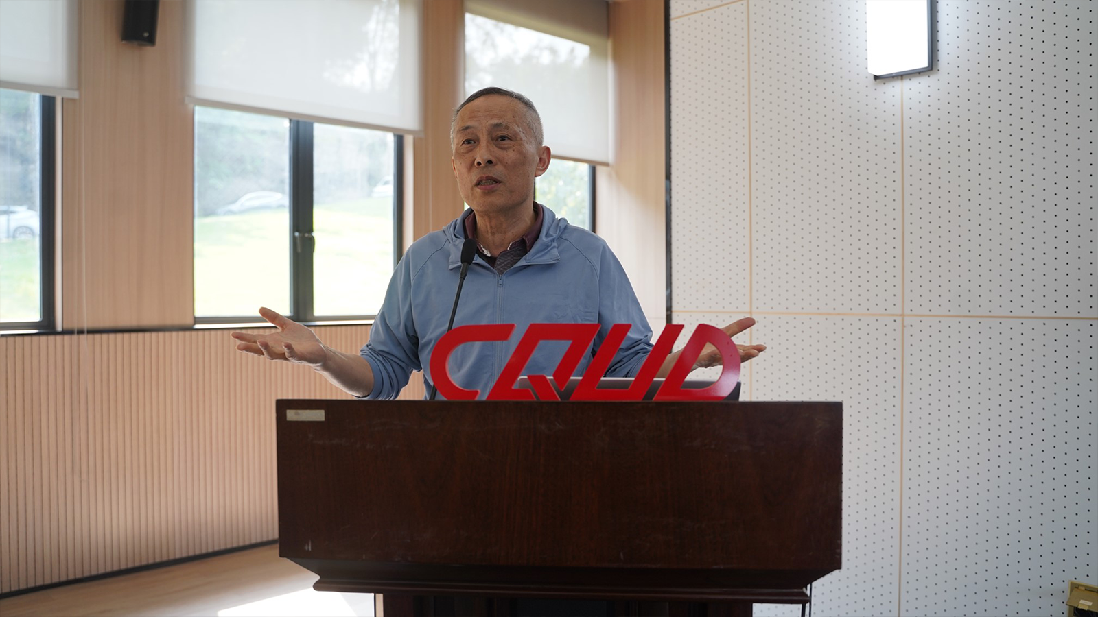 5.学院曾卫教授作项目汇报.png