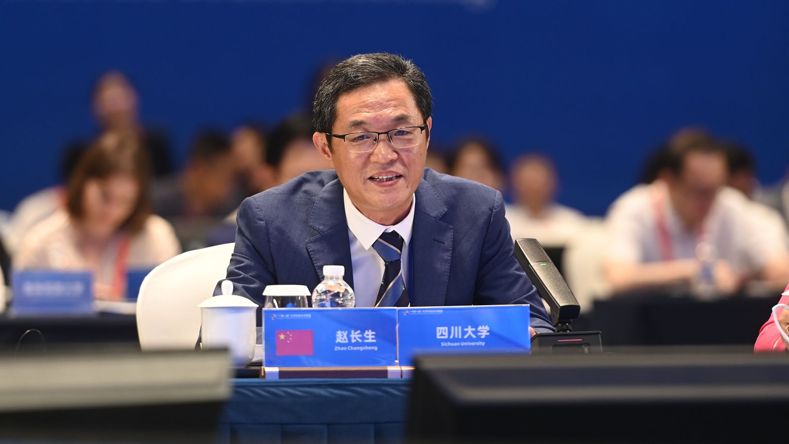 1749778862587067.jpg 8四川大学副校长赵长生_副本.jpg