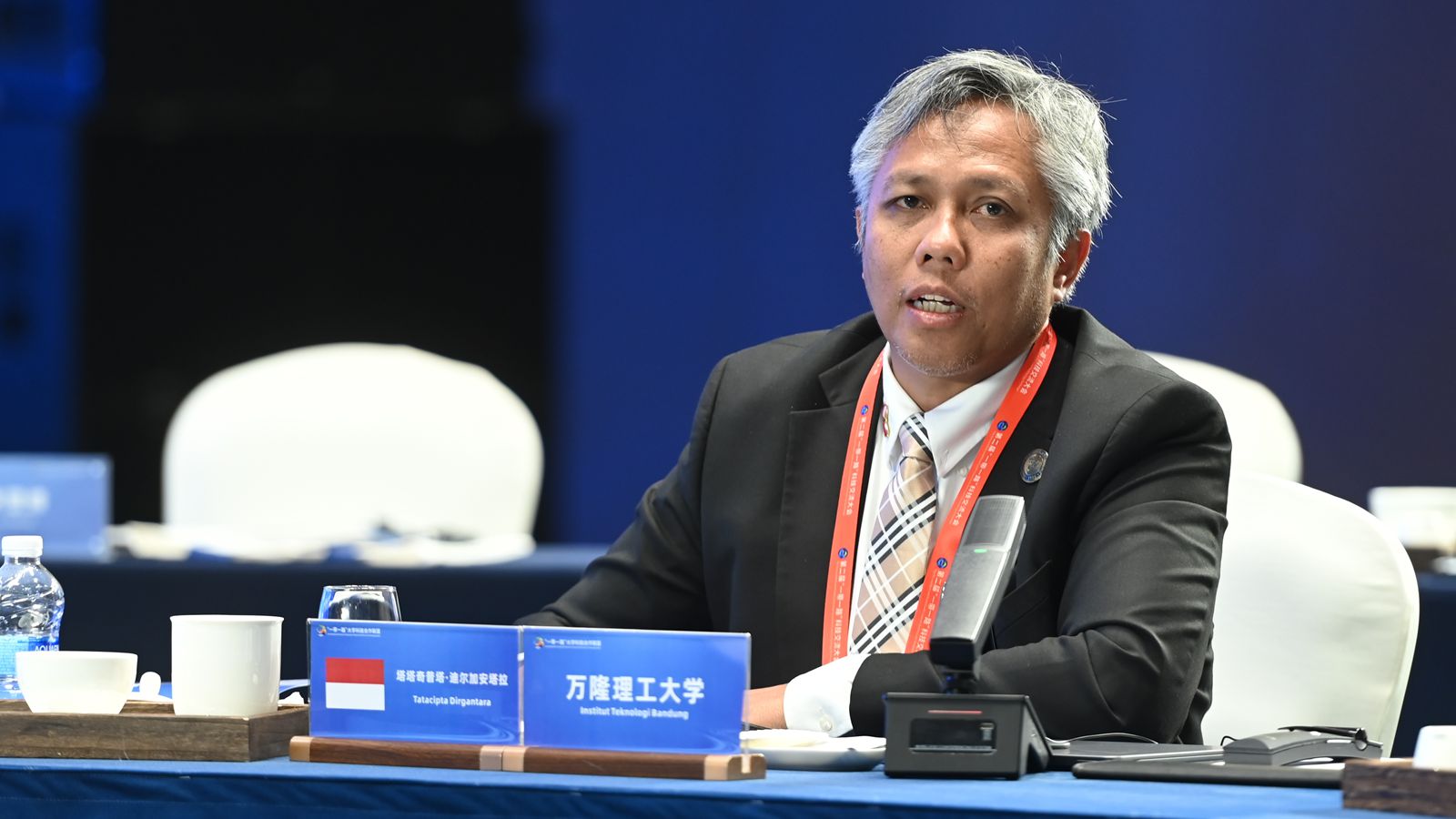 1749779064192076.jpg 11印度尼西亚万隆理工大学校长塔塔奇普塔·迪尔加安塔拉_副本.jpg