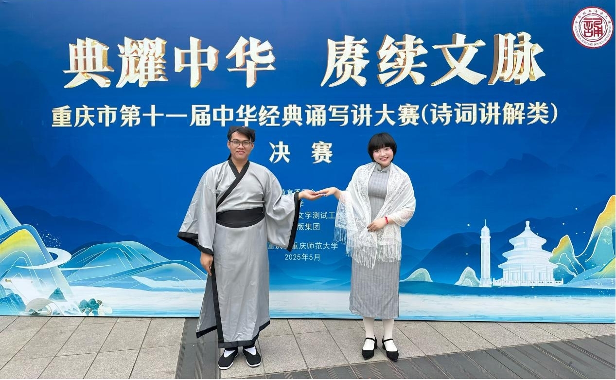 讲解合照.jpg