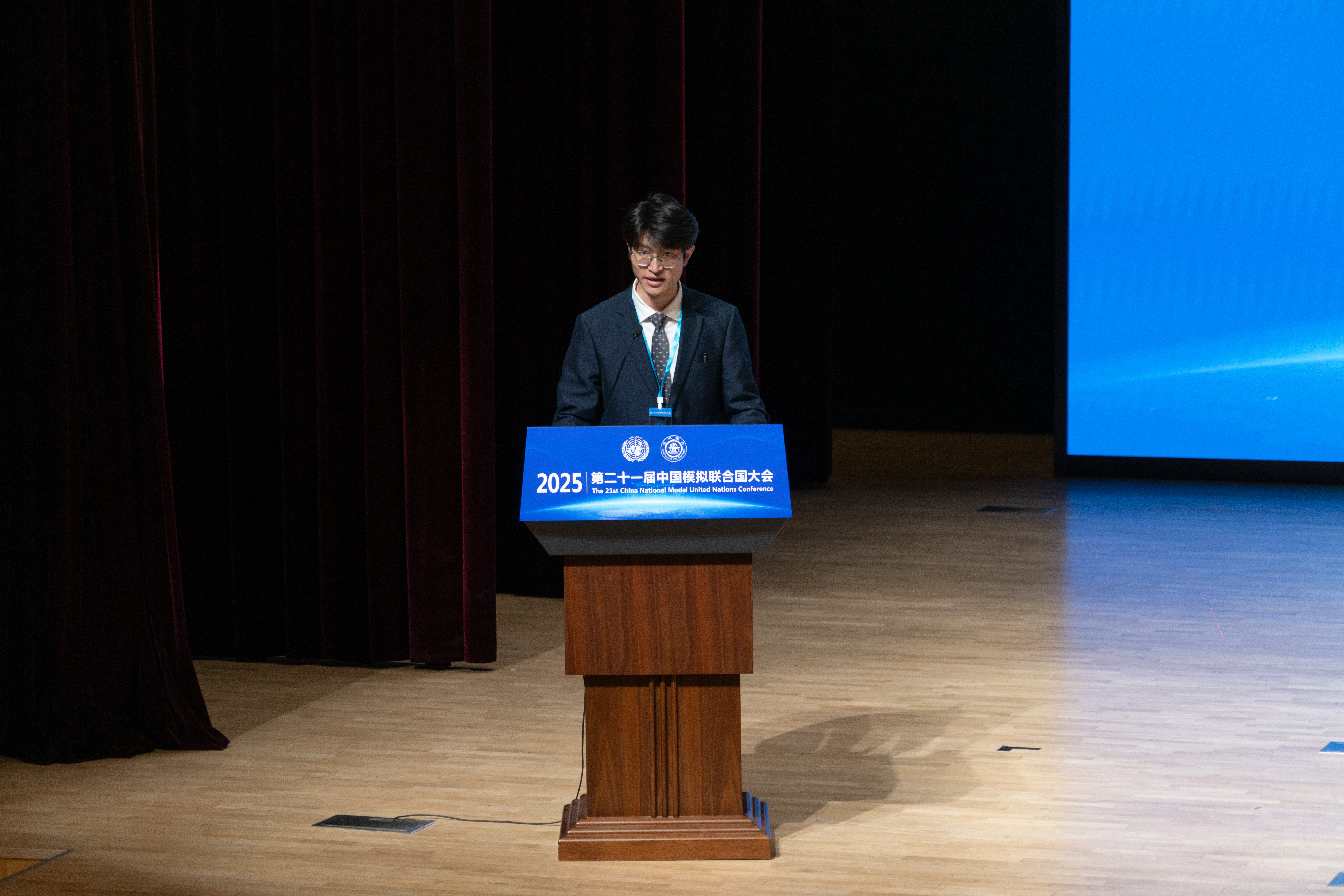 郭子谦闭幕式发言照片2.jpg