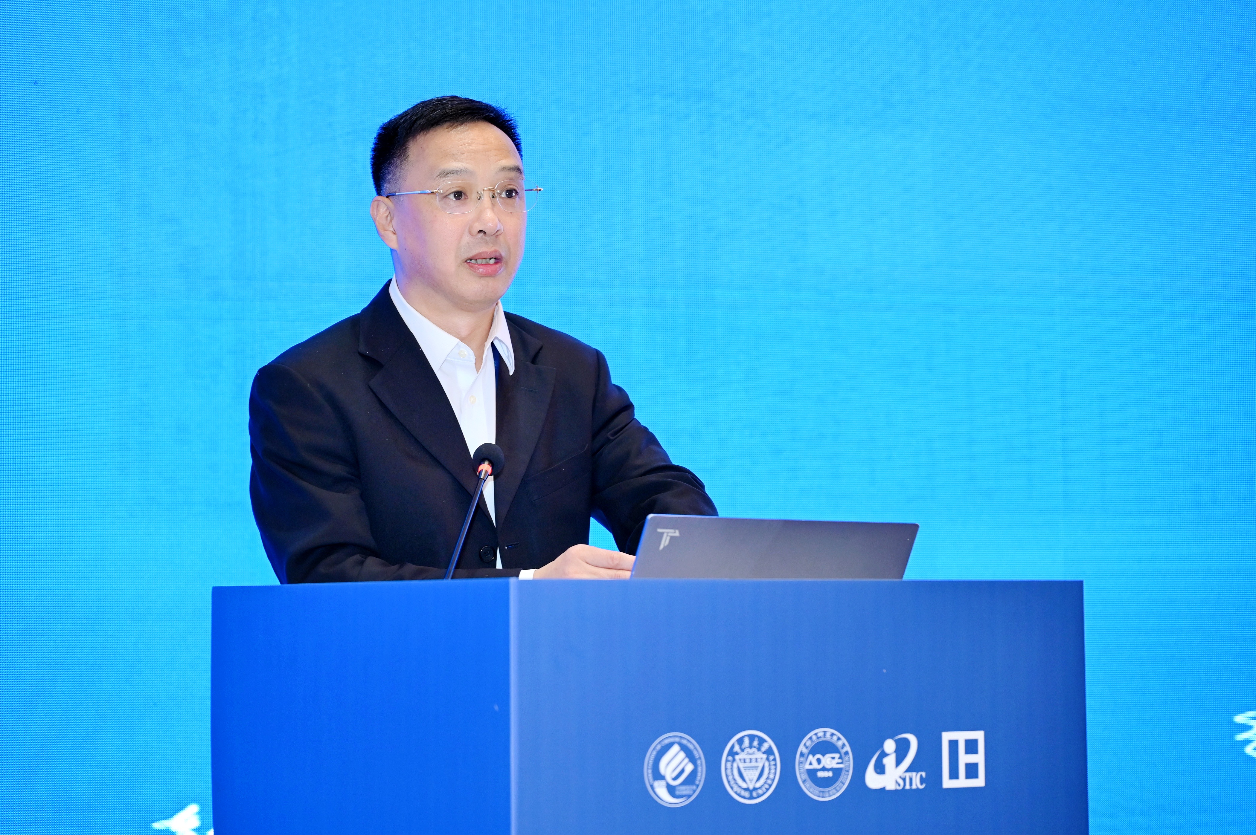 1761971129395331.jpg 李英民主持.JPG