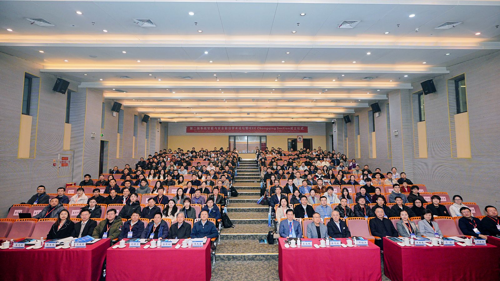 会场合影_副本.jpg