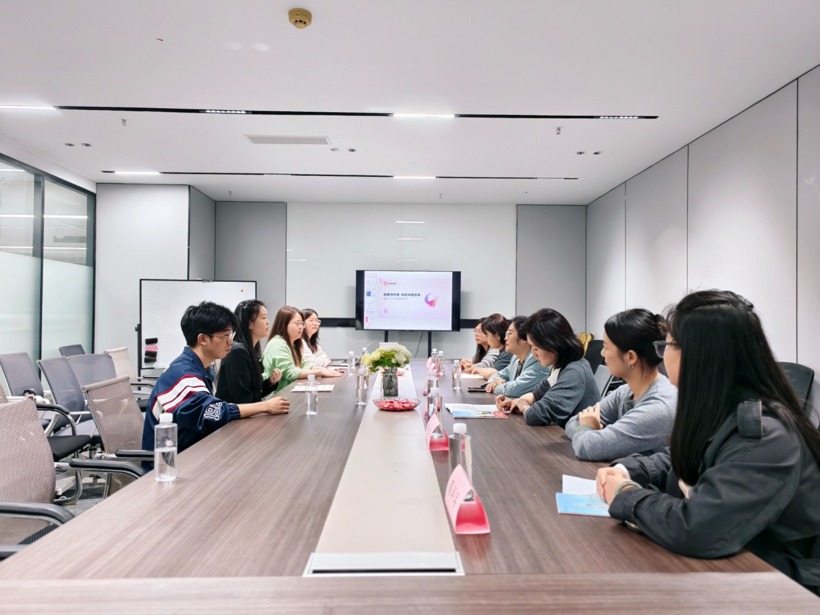 参观九州文化公司1.jpg