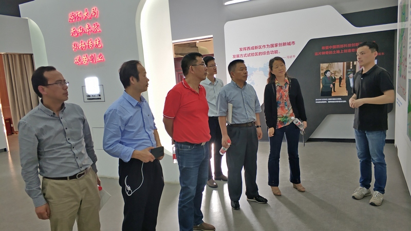 重庆大学代表团参观访问中国西部科技创新港.jpg