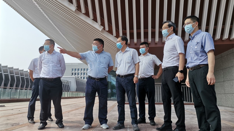 校长王树新调研学校在建工程暑期建设情况