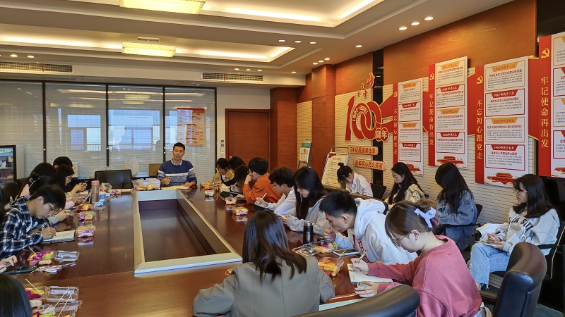 经管学院举办研究生新生班委经验交流座谈会