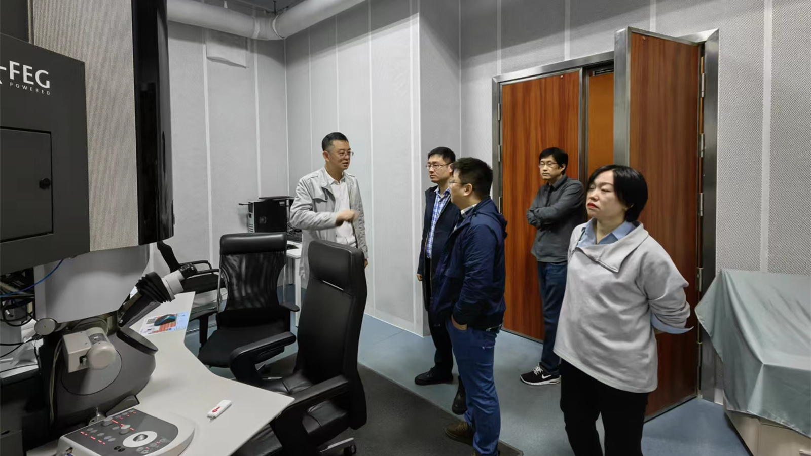 中国商飞上海飞机设计研究院一行到材料学院交流座谈