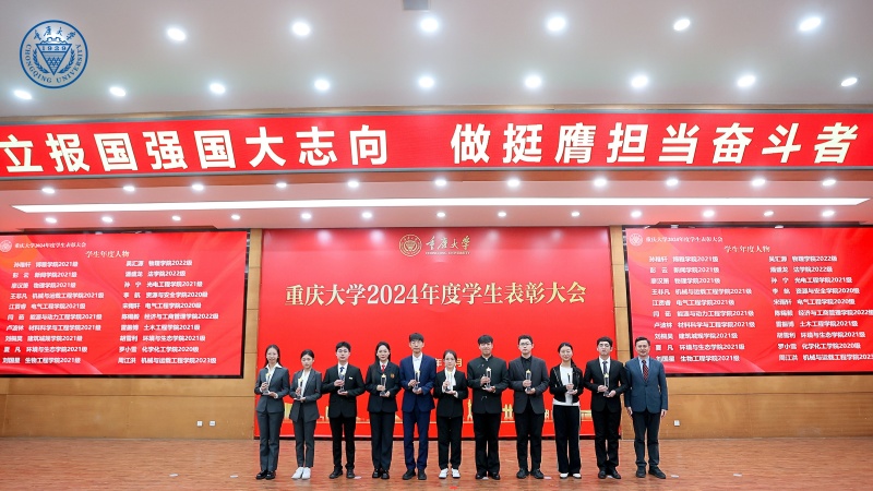 1734061981880448.jpg 王书记颁奖_副本2.jpg