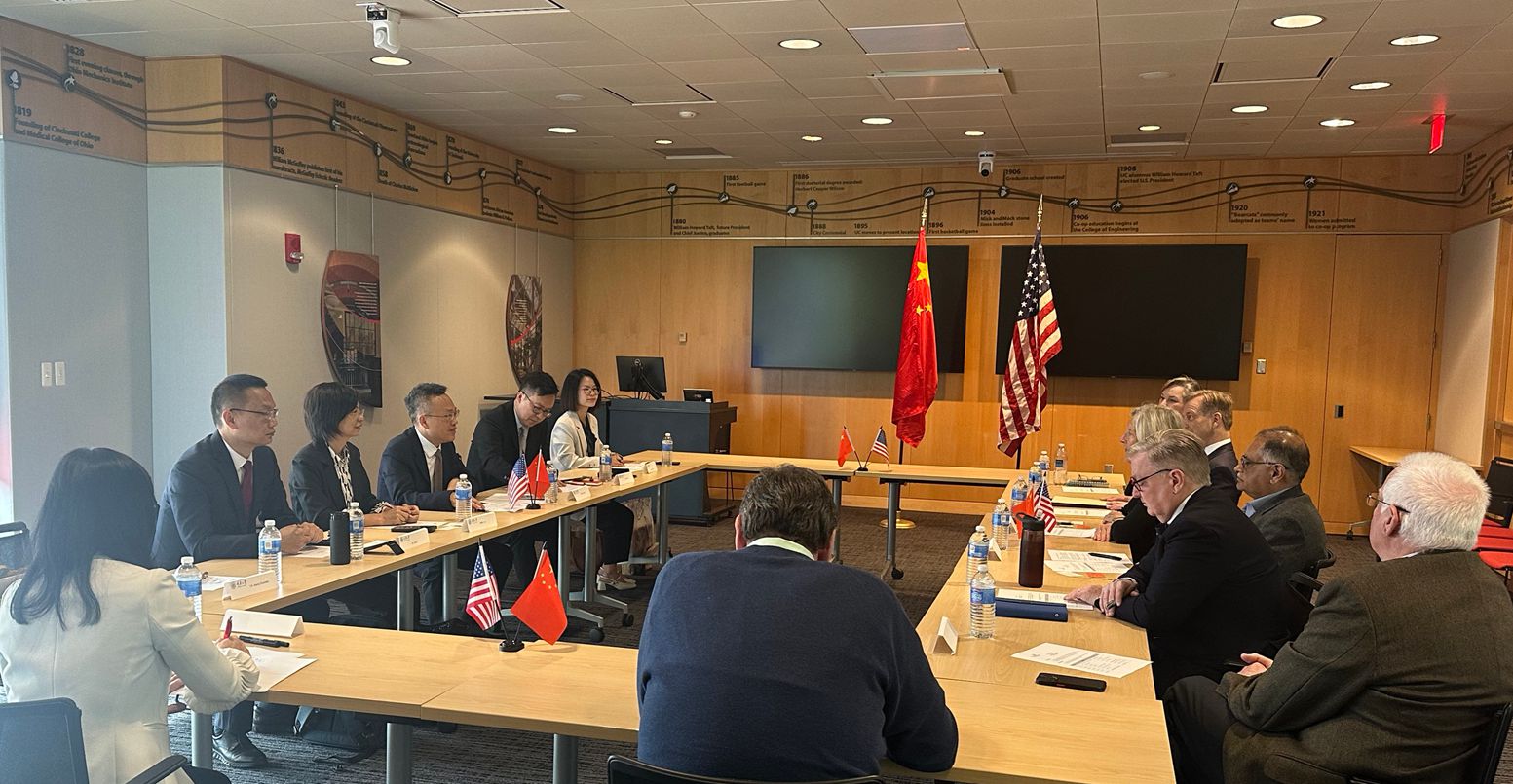 重庆大学代表团与辛辛那提大学校领导会晤_副本.jpg