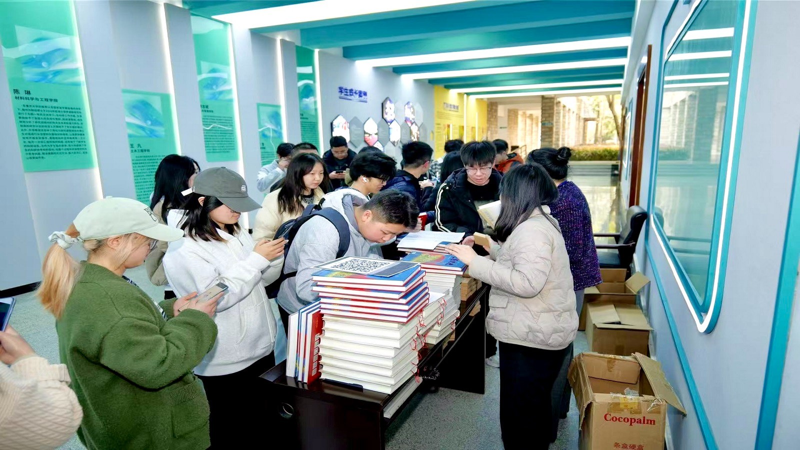 “方志文化高校行”活动在学校举行