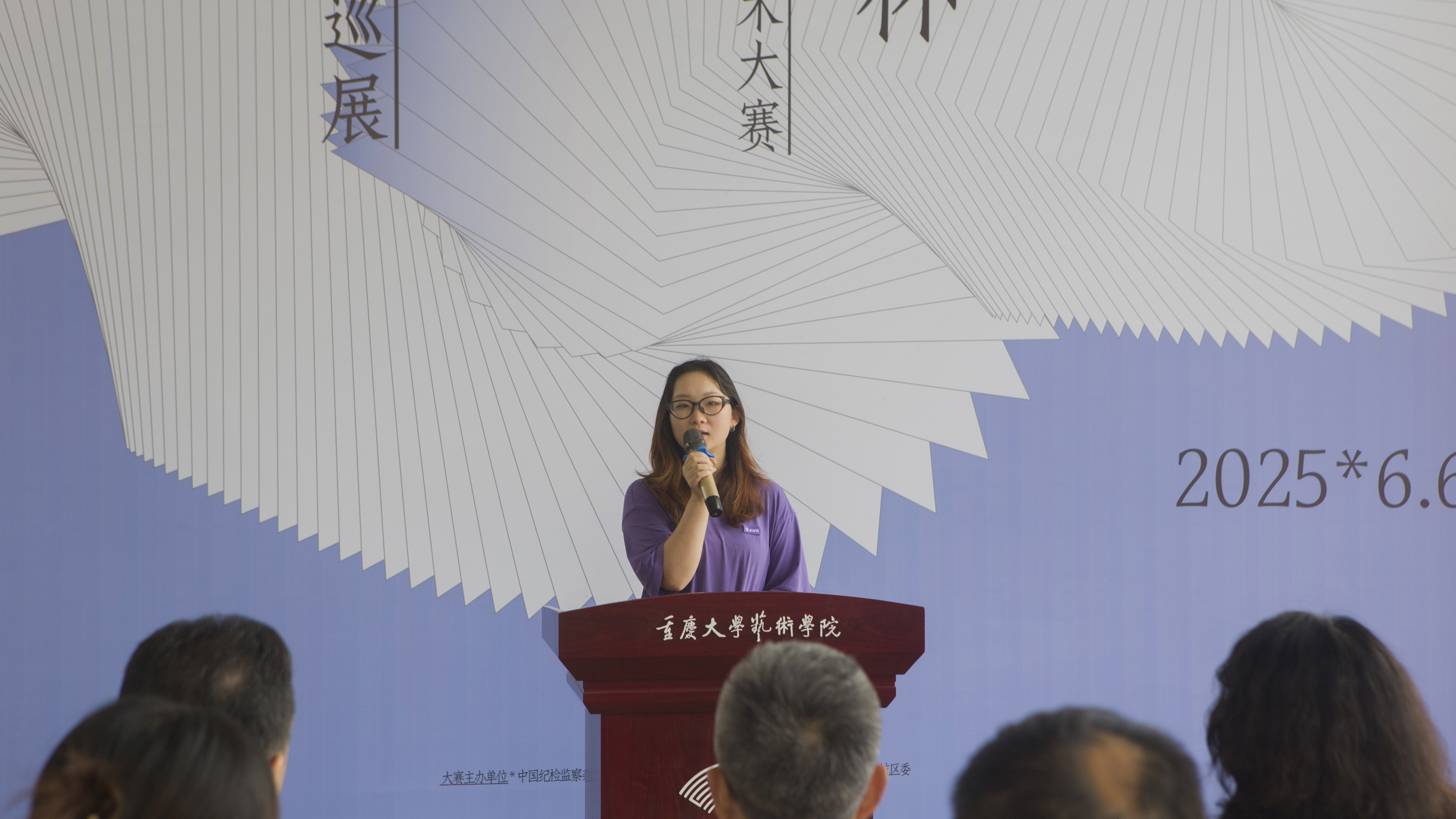 学生讲话.jpg