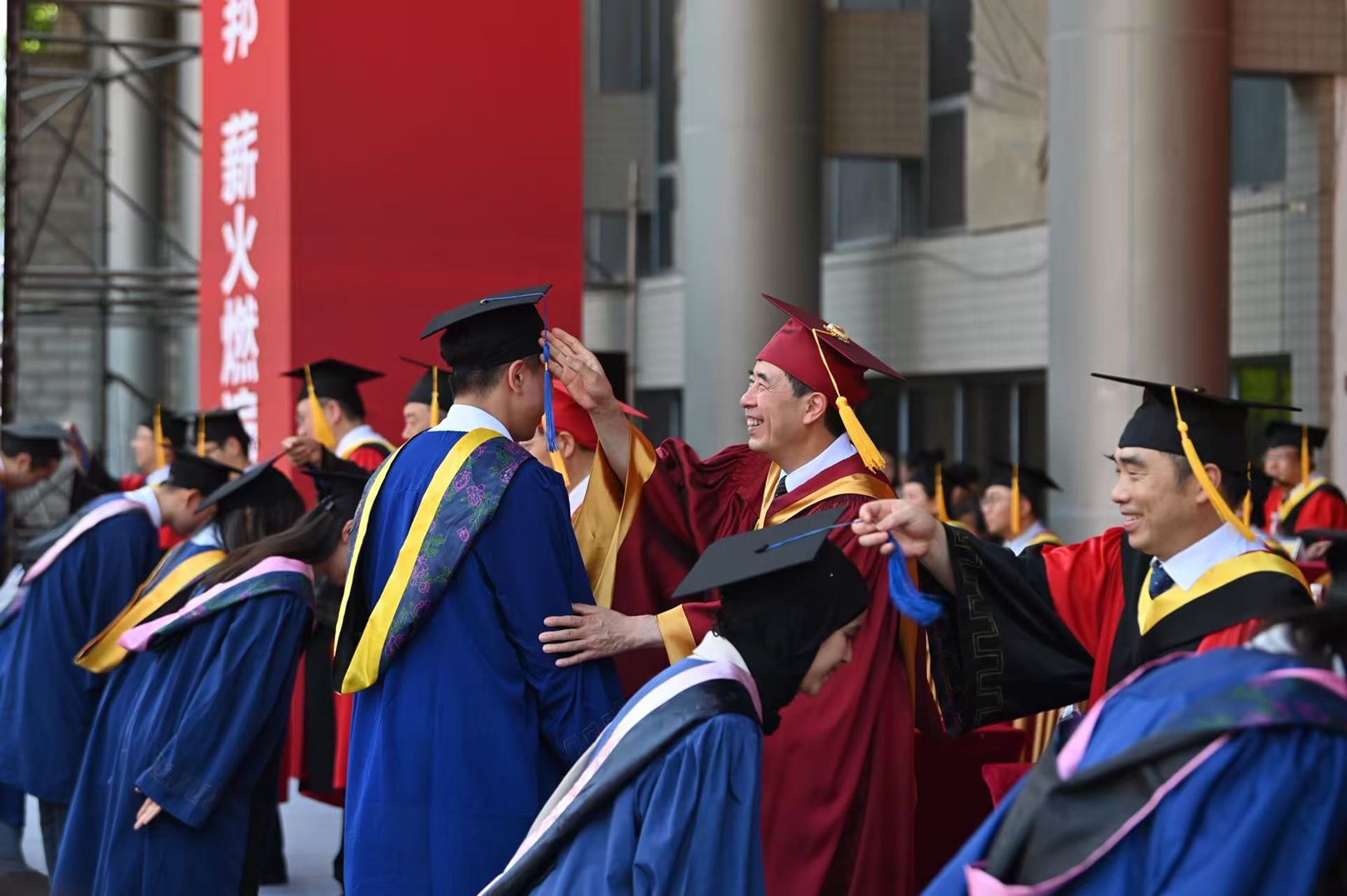 1751095636941520.jpg 授予学位_副本.jpg