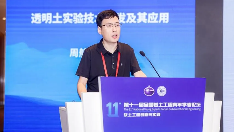 “做提问题的老师，引导学生一起探索