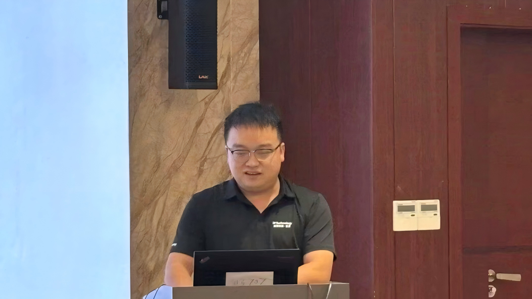 新闻稿照片企业代表.png