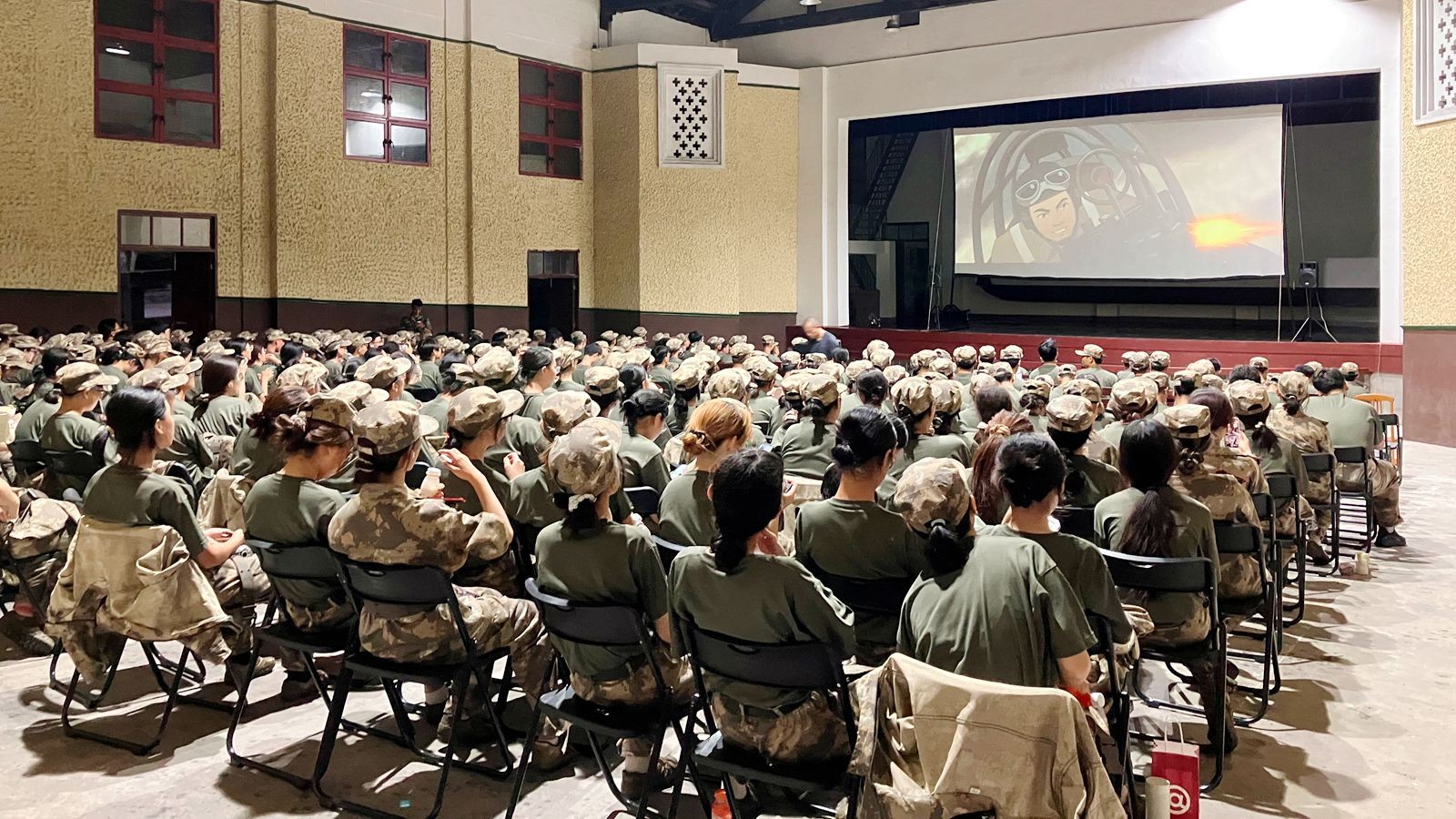 四场连映 重庆大学以《火凤重天》打造系列爱国主义教育课​