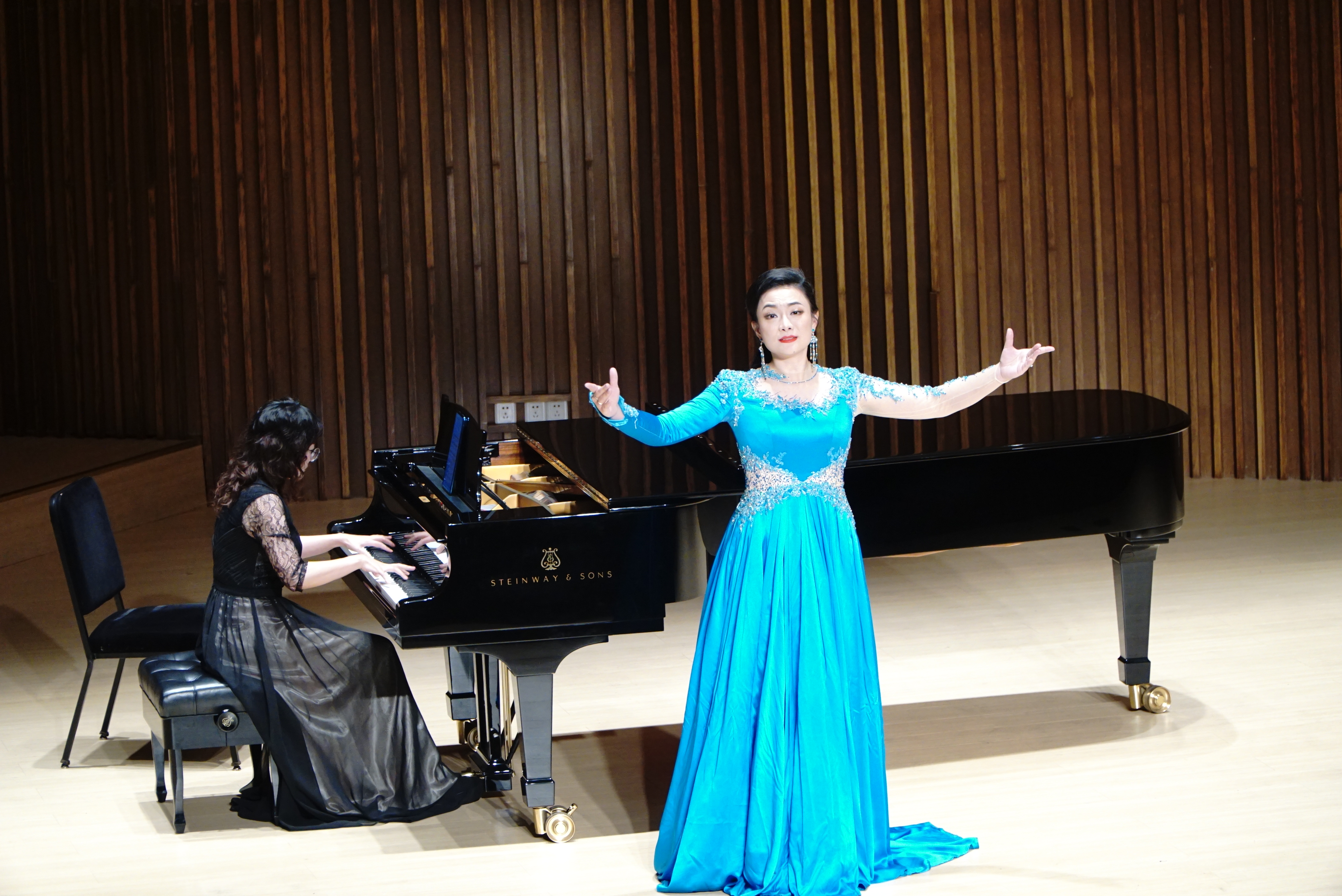 1763111138294965.jpg “双城和鸣·五载华章”成渝音乐会演出精彩瞬间.jpg