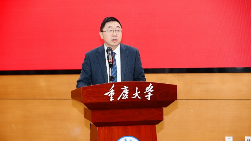 图2 杨校长宣读表彰决定_副本.jpg