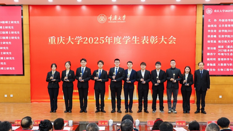 图13 研究生年度人物_副本.jpg