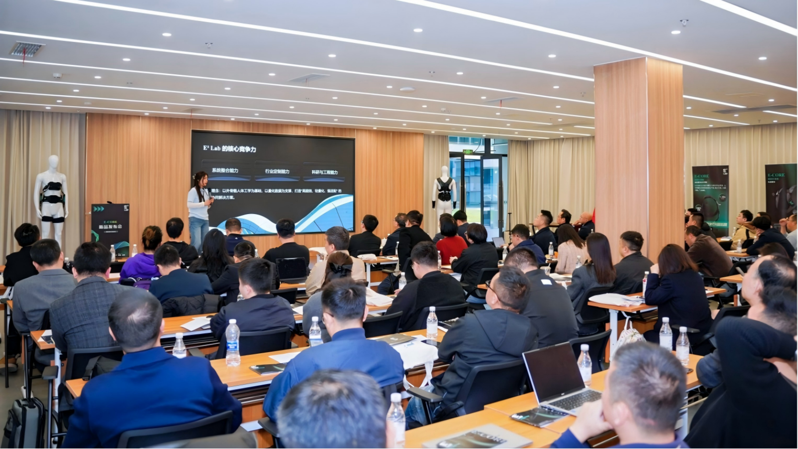 20260330新闻稿——重庆大学模块化外骨骼机器人发布 概念验证助推成果落地01-1.png