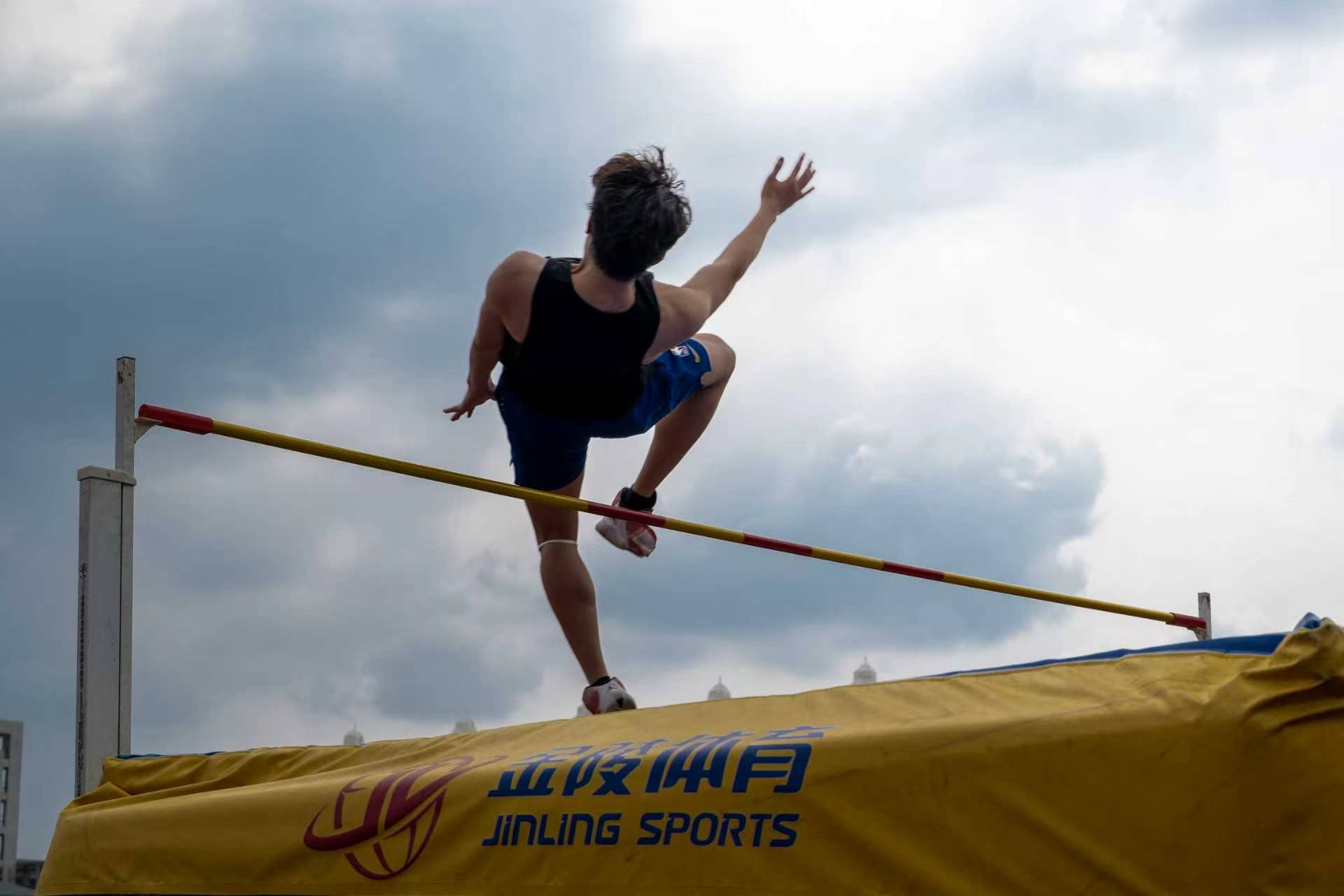 跳高.jpg