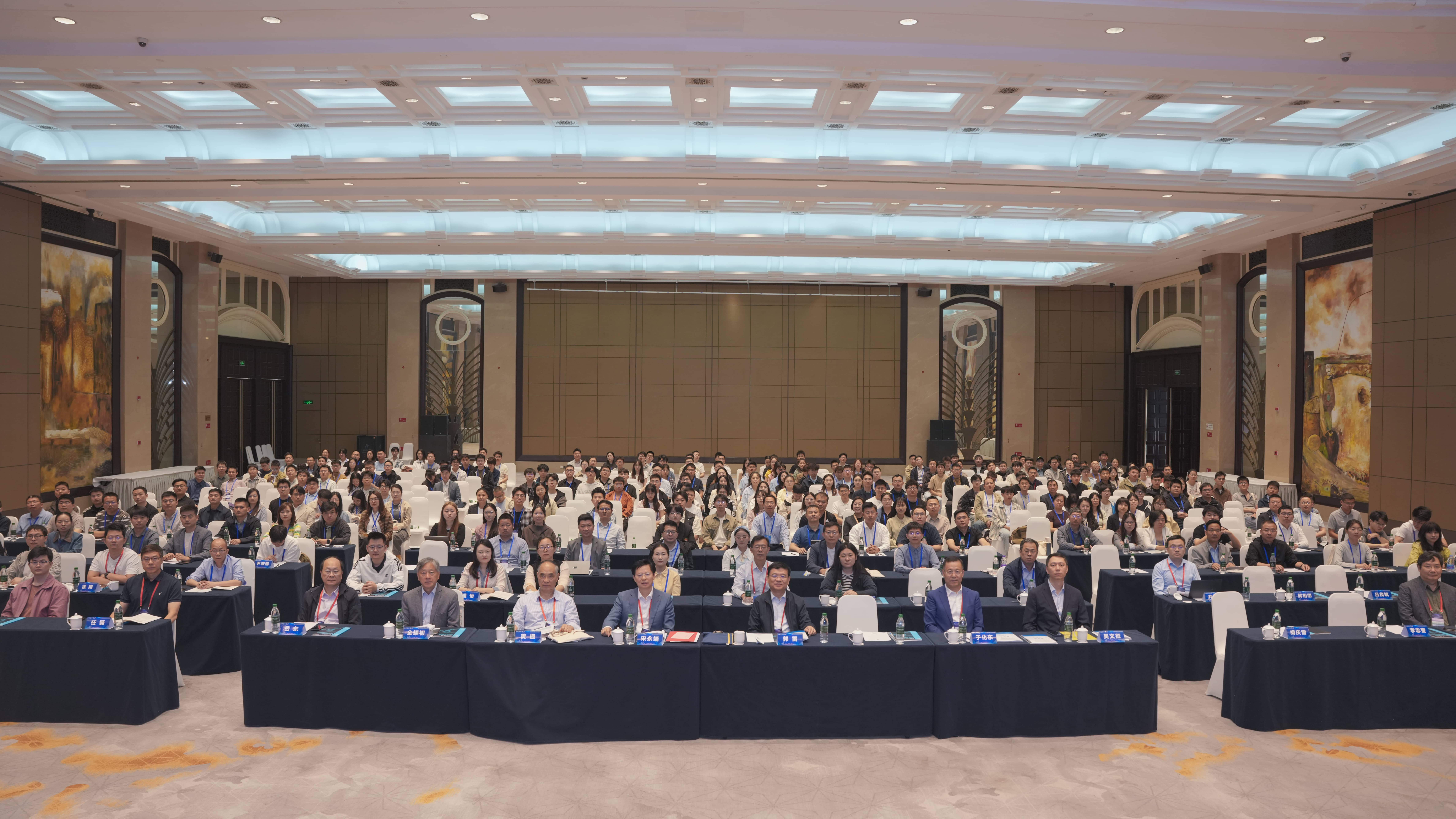 1. 会议合影(1).jpg