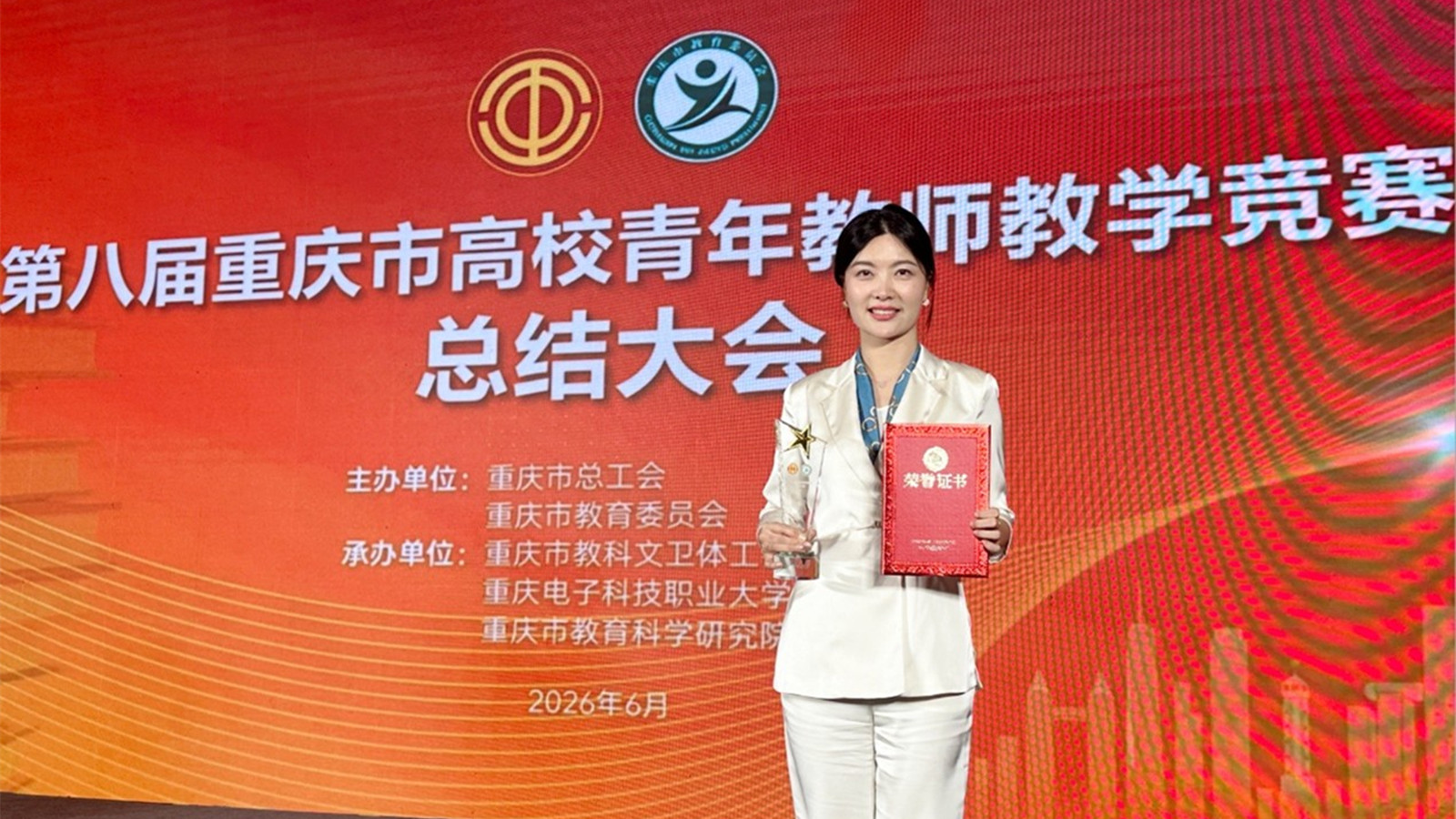 张冰1.jpg