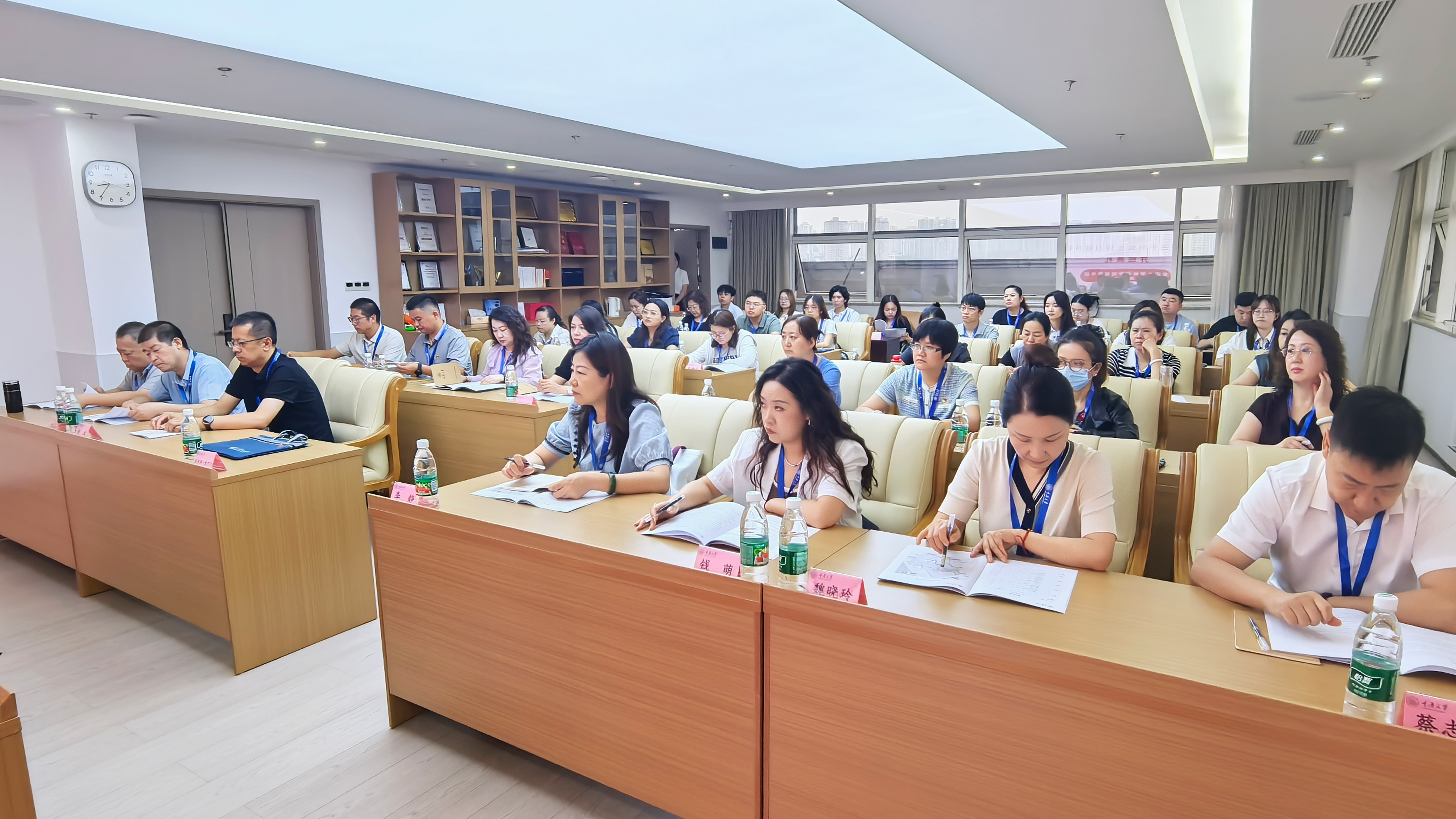 1789896002145333.jpg 学员听课.jpg