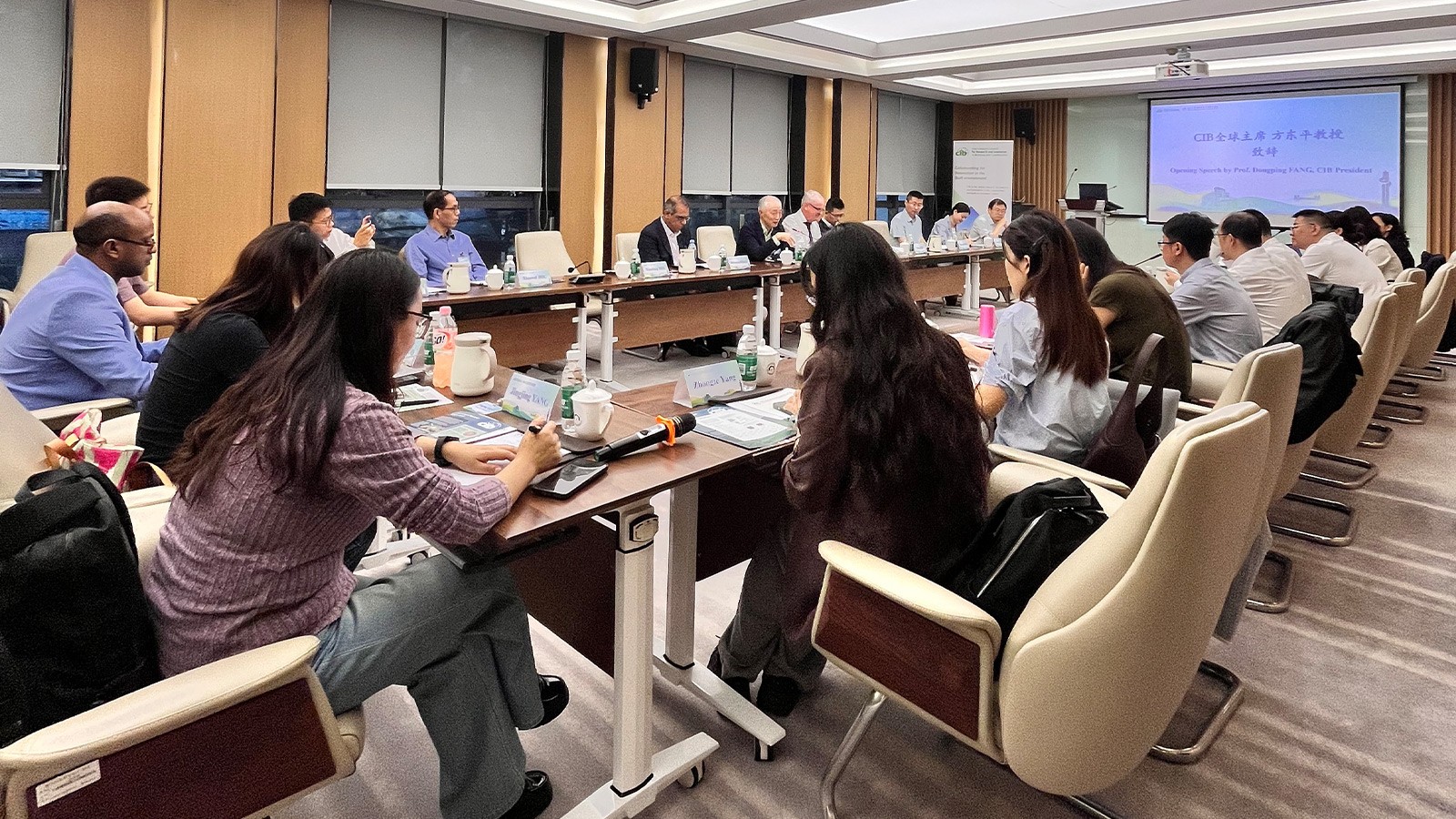 1-会议全场.jpg