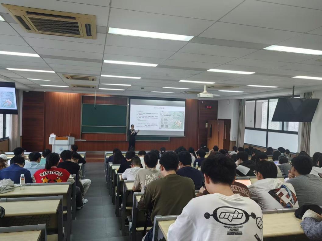 年级大会3.png