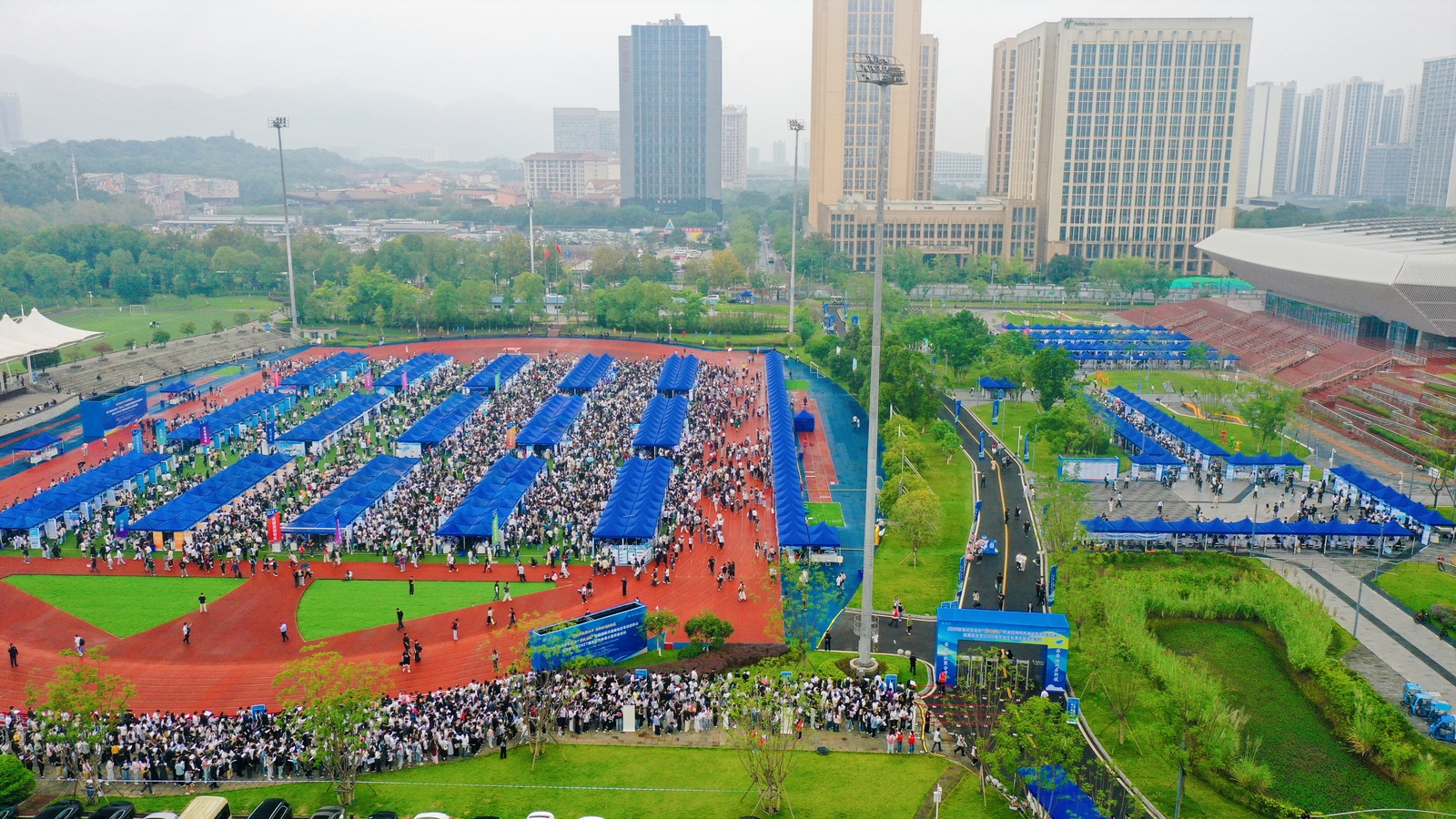 20201015-重庆大学2027届毕业生秋季大型双选活动 (5).jpg